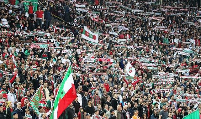 Karşıyaka'da bilet alana forma hediye