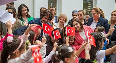 Selvi Kılıçdaroğlu İzmir Büyükşehir Belediyesi’nin çocuk ve kadın hizmetlerini inceledi