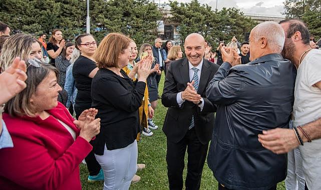 Soyer: Depremde gösterdiğiniz fedakârlığı bütün İzmir biliyor