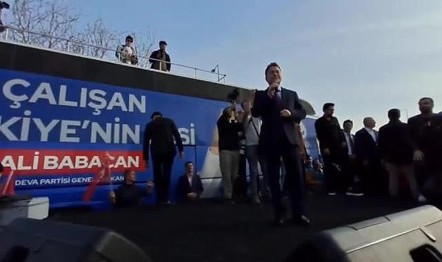 Ali Babacan'a Kadıköy'de Yoğun İlgi