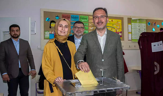 Bakan Mehmet Kasapoğlu oyunu Atatürk Lisesi'nde kullandı
