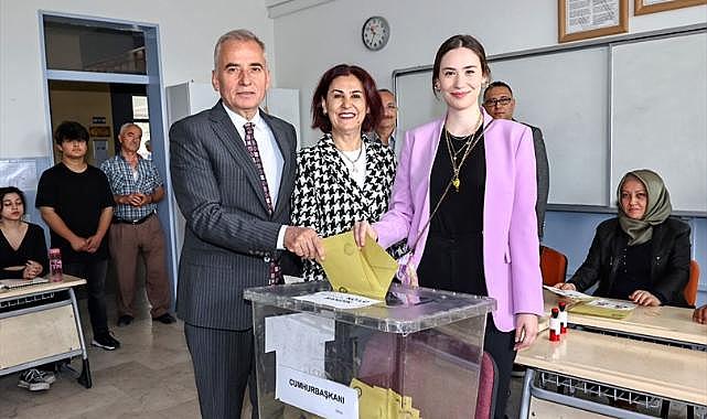 Başkan Zolan oyunu ailesi ile kullandı