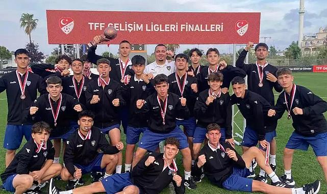 Bucaspor, Adana Demir'i yenip Türkiye üçüncüsü oldu