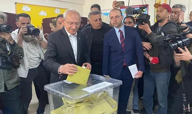 Cumhurbaşkanı adayı Kılıçdaroğlu Ankara'da oyunu kullandı