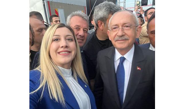 Ekrem İmamoğlu, iyi Parti&#039;nin en genç adayı Nazlı Yaşatürk&#039;ü Tebrik Etti