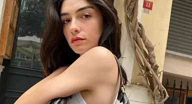 Hazar Ergüçlü, yeni sevgilisiyle fotoğraf paylaştı