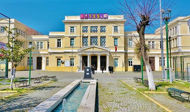 İzmir Atatürk Lisesi 135'inci yaşını pilavla kutluyor