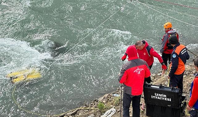İzmir'den giden dalgıçlar Munzur Çayı'nda kaybolan 3 kişiyi arıyor