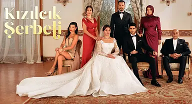 Kızılcık Şerbeti ekibi sezon finali yemeğinde bir arada!