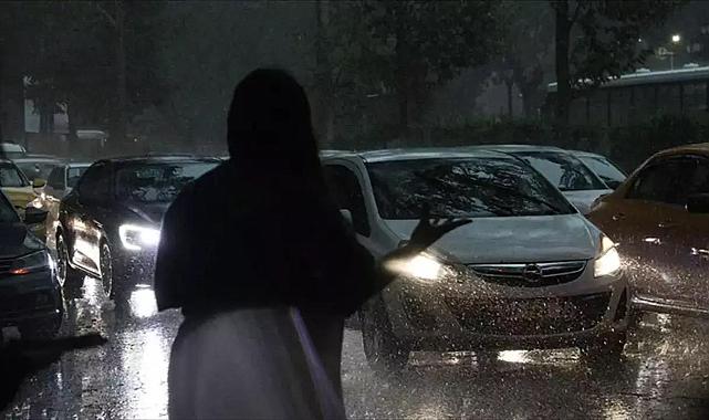Meteoroloji'den İzmir için kuvvetli sağanak uyarısı