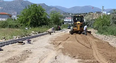 Nazilli Belediyesi'nin yol çalışmaları devam ediyor
