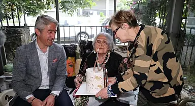 Ressam Biber'e Doğum Günü Sürprizi