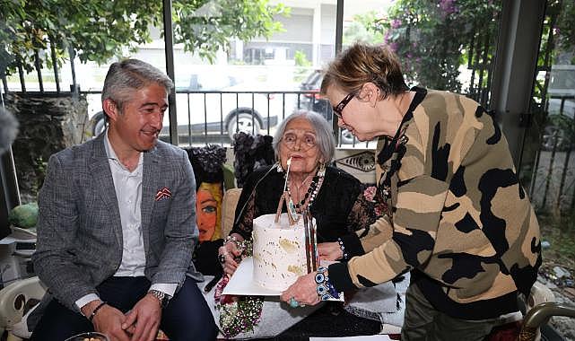 Ressam Biber'e Doğum Günü Sürprizi