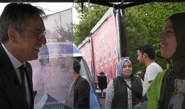 Şenel, partilerin seçim stantlarını ziyaret edip başarı diledi