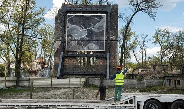 Ukrayna'daki Banksy'nin duvar resmi taşındı