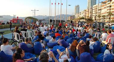 3. İzmir Şiir Hatları buluşması şölenle tamamlandı