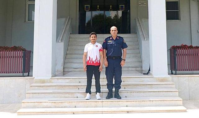 Aldemir'den başarılı sporcuya forma hediyesi