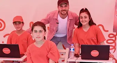Aras Bulut İynemli Kahramanmaraş’ta çocuklarla buluştu