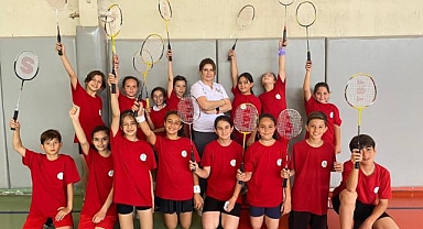 Bayraklılı sporculardan 'Badminton' başarısı