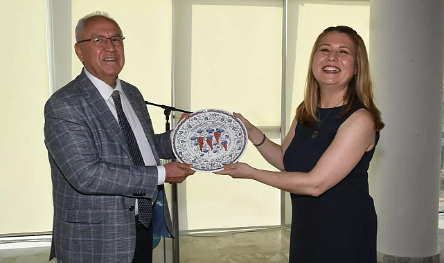 Çini kursiyerlerinin yıl sonu sergisi YKSM'de