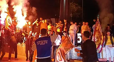 Denizli'de derbi sonrası Galatasaray taraftarları sokağa döküldü