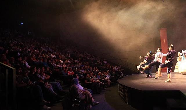 Denizlililer, Tiyatro Festivali’ne akın etti