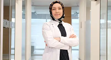 Diş aralarının temizliği için en etkili yöntem diş ipi kullanmak
