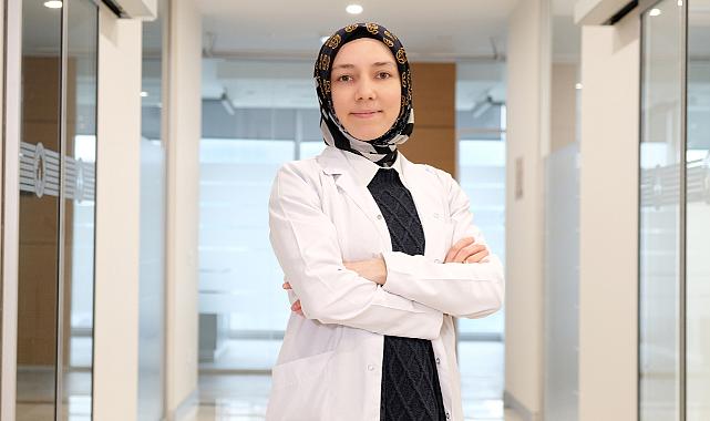 Diş aralarının temizliği için en etkili yöntem diş ipi kullanmak