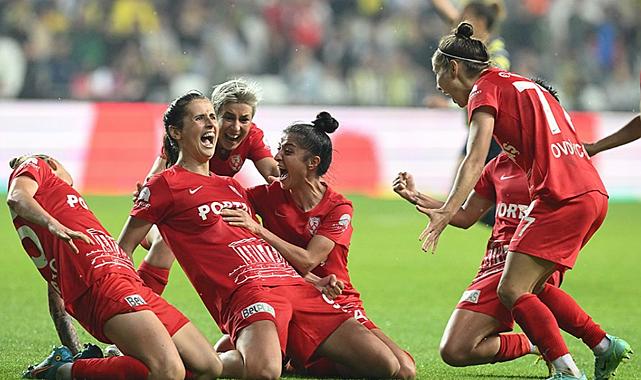 Fenerbahçe Petrol Ofisi'ni yenen ABB Fomget, Turkcell Kadınlar Futbol Süper Ligi'nde şampiyon oldu