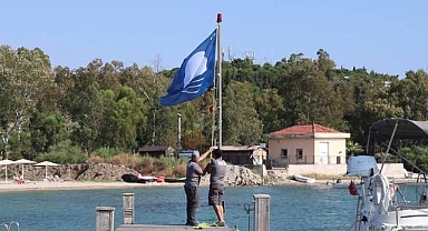 Foça plajları mavi bayraklarını aldı