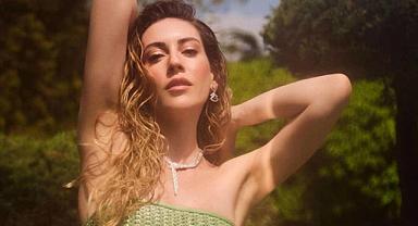 İki çocuktan sonra eski formuna dönen Sinem Kobal, verdiği pozlarla beğeni topladı