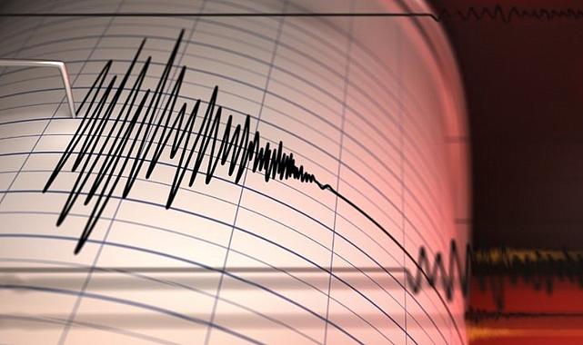 İzmir'de korkutan deprem