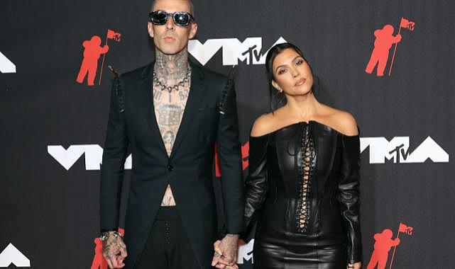 Kourtney Kardashian, Travis Barker&#039;ın çocuğunu bekliyor