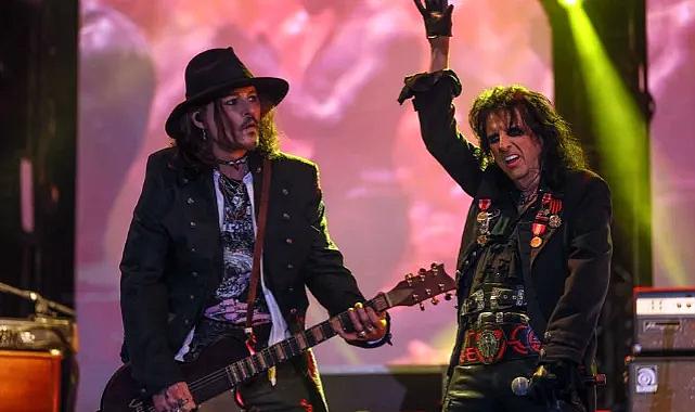 Rock müziğin efsanesi Hollywood Vampires'den unutulmaz gece! Johnny Depp sahnede harikalar yarattı