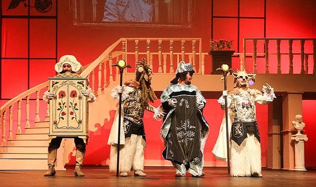 Uluslararası Tiyatro Festivali heyecanı sürüyor