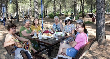 100 yaş evi üyeleri piknikte buluştu