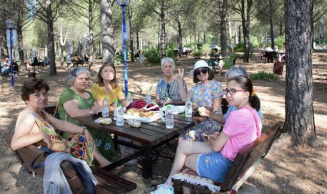 100 yaş evi üyeleri piknikte buluştu