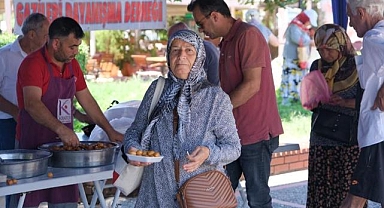 Aydın Büyükşehir Belediyesi'nden yavru vatana saygı duruşu