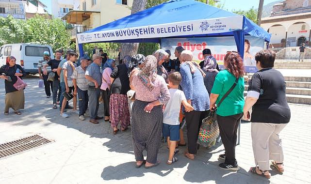 Aydın Büyükşehir Belediyesi vatandaşlara aşure ikram etti