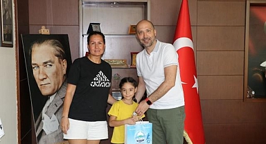 Başkan Arıkan, minik jimnastikçi Asel Kumsal'ın başarısını unutmadı