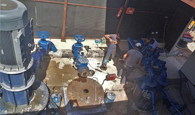 Büyükşehir ekipleri elektrik kesintilerinin su kesintilerine sebep olmaması için yoğun mesai harcadı