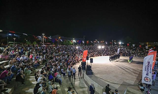 Büyükşehir'in kültür şenliği kentin dört bir yanında