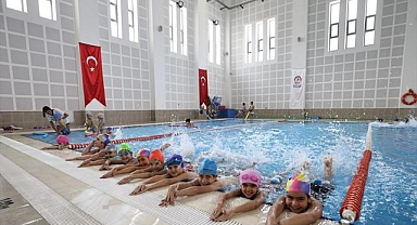 Büyükşehir yüzme kurslarına yoğun ilgi