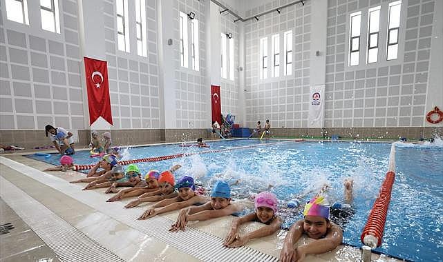 Büyükşehir yüzme kurslarına yoğun ilgi