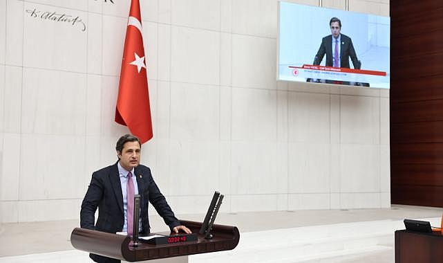 CHP’li Deniz Yücel&#039;den Ekonomist ve Diploma Göndermesi