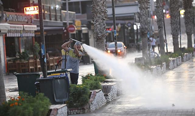 Didim temizlik ekiplerinden sabah mesaisi