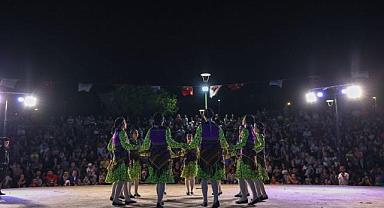 Halk Dansları Festivali coşkuyla devam ediyor