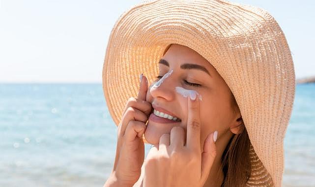 Hem güneş koruyucu kullanıp hem de D Vitamininden faydalanabilirsiniz