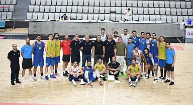 İran Milli Basketbol Takımı Manisa’da Kulüp Başkanı Çaylan, Hakan Demir ve Teknik Ekibini Ziyaret Etti