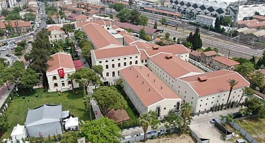 İzmir Kültür Sanat Fabrikası Egeli turizmcileri ağırladı